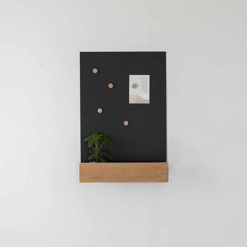 PLANK לוח למגנטים 65x45 עם מדף וחזית עץ אלון