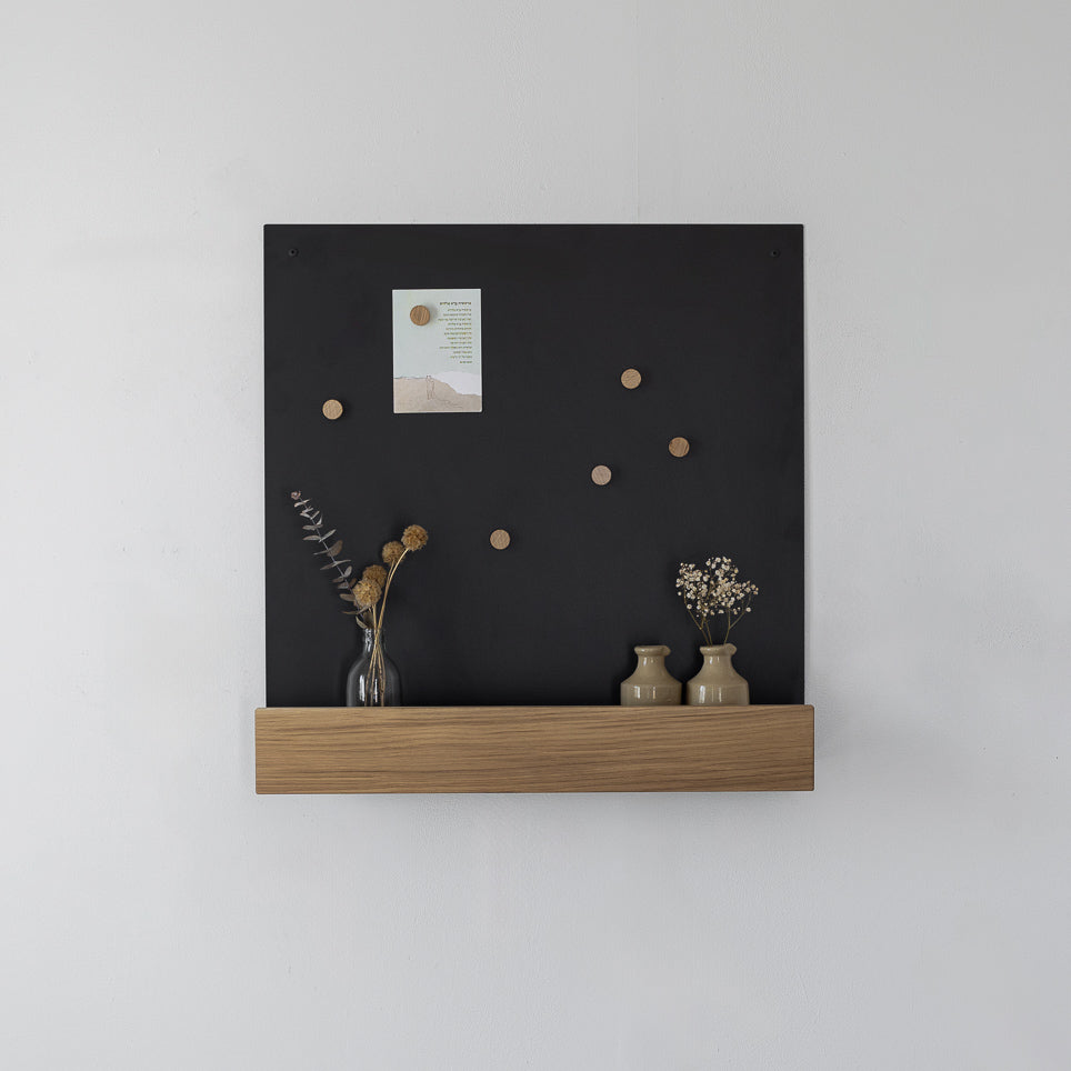 PLANK לוח למגנטים 65x60 עם מדף וחזית עץ