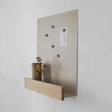 PLANK לוח למגנטים 65x60 עם מדף וחזית עץ