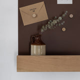 PLANK לוח למגנטים 65x60 עם מדף וחזית עץ