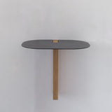 CUT
שידת צד תלויה בשילוב עץ ומתכת