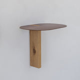 CUT
שידת צד תלויה בשילוב עץ ומתכת