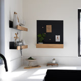 PLANK לוח למגנטים 65x60 עם מדף וחזית עץ