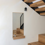 PLANK מראת קיר עם מדף וחזית עץ אלון