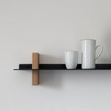 CUT מדף מתכת ועץ אלון מלא