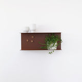 H מדף מתכת עם לוח מגנטי