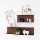 H מדף מתכת עם לוח מגנטי