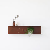 H מדף מתכת עם לוח מגנטי