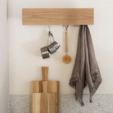 KORA HANGERS מתלה מתכת עם חזית עץ מעוצב לקיר