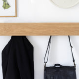 KORA HANGERS מתלה מתכת עם חזית עץ מעוצב לקיר