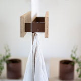 KORA HANGERS מתלה מתכת עם חזית עץ מעוצב לקיר