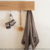 KORA HANGERS מתלה מתכת עם חזית עץ מעוצב לקיר