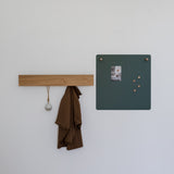 KORA HANGERS מתלה מתכת עם חזית עץ מעוצב לקיר