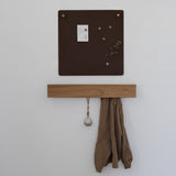 KORA HANGERS מתלה מתכת עם חזית עץ מעוצב לקיר