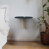 CUT
שידת צד תלויה בשילוב עץ ומתכת