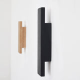 מתלי קו – שלישיית מתלים לקיר מעץ אלון