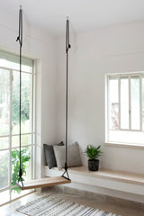 נדנדת עץ אלון וברזל בשחור