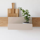 KORA BOX מדף מתכת קופסתי לתלייה על מדף בסיס