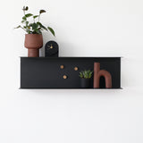 H מדף מתכת עם לוח מגנטי