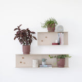 H מדף מתכת עם לוח מגנטי