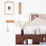 מתלי קו – שלישיית מתלים לקיר מעץ אלון