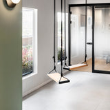 נדנדת עץ אלון וברזל בשחור