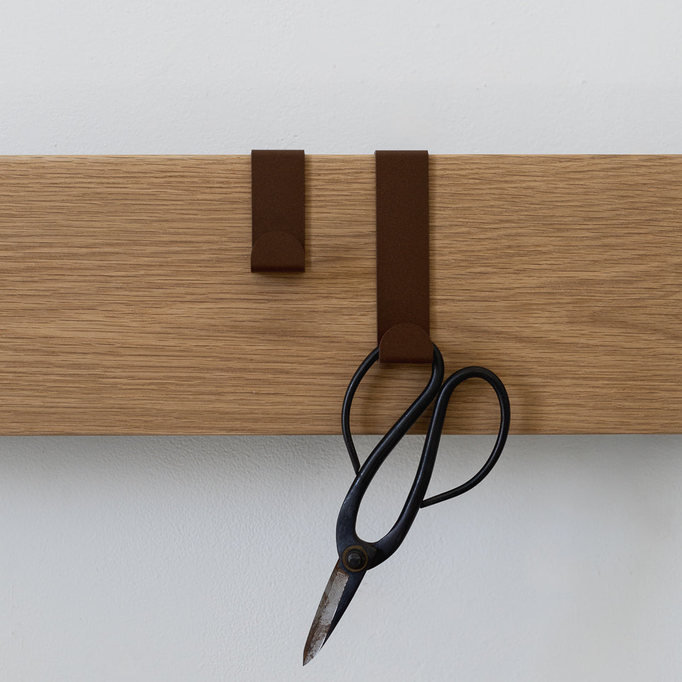 KORA HOOK SMALL מתלה וו מינימליסטי למדף