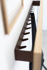 KORA HANGERS מתלה מתכת עם חזית עץ מעוצב לקיר