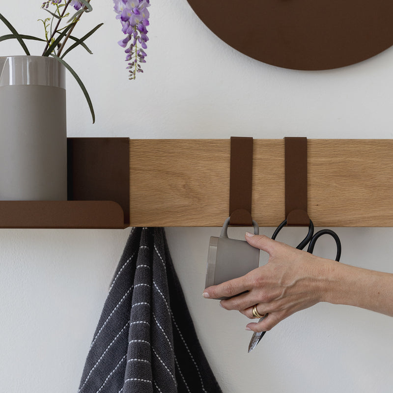 KORA HANGERS מתלה מתכת עם חזית עץ מעוצב לקיר