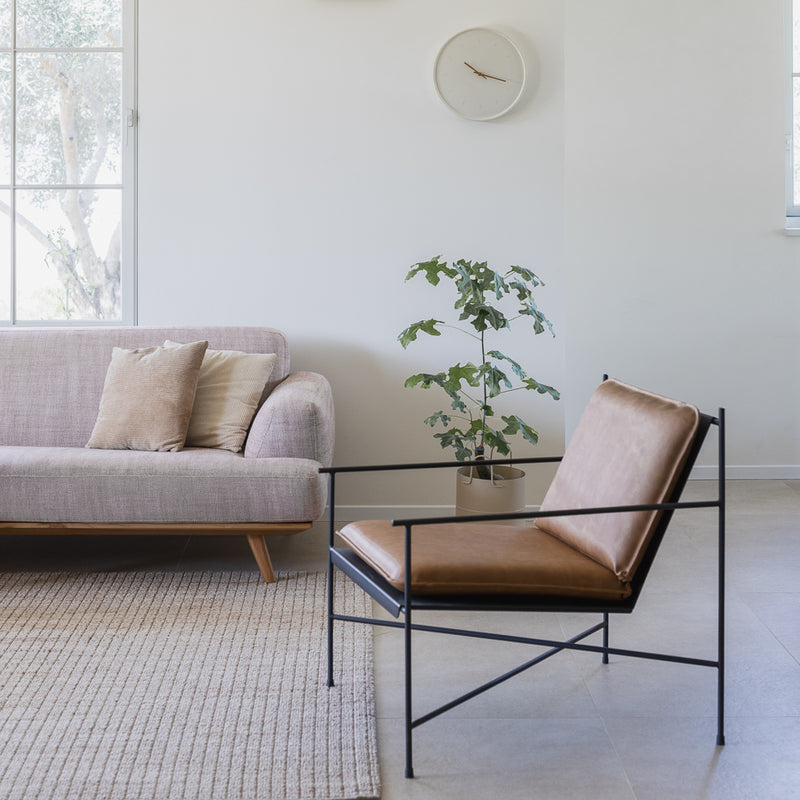 כורסת ברזל ריפוד עור טבעוני Nook