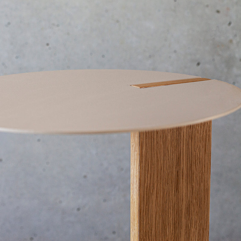 CUT rounded - שולחן צד