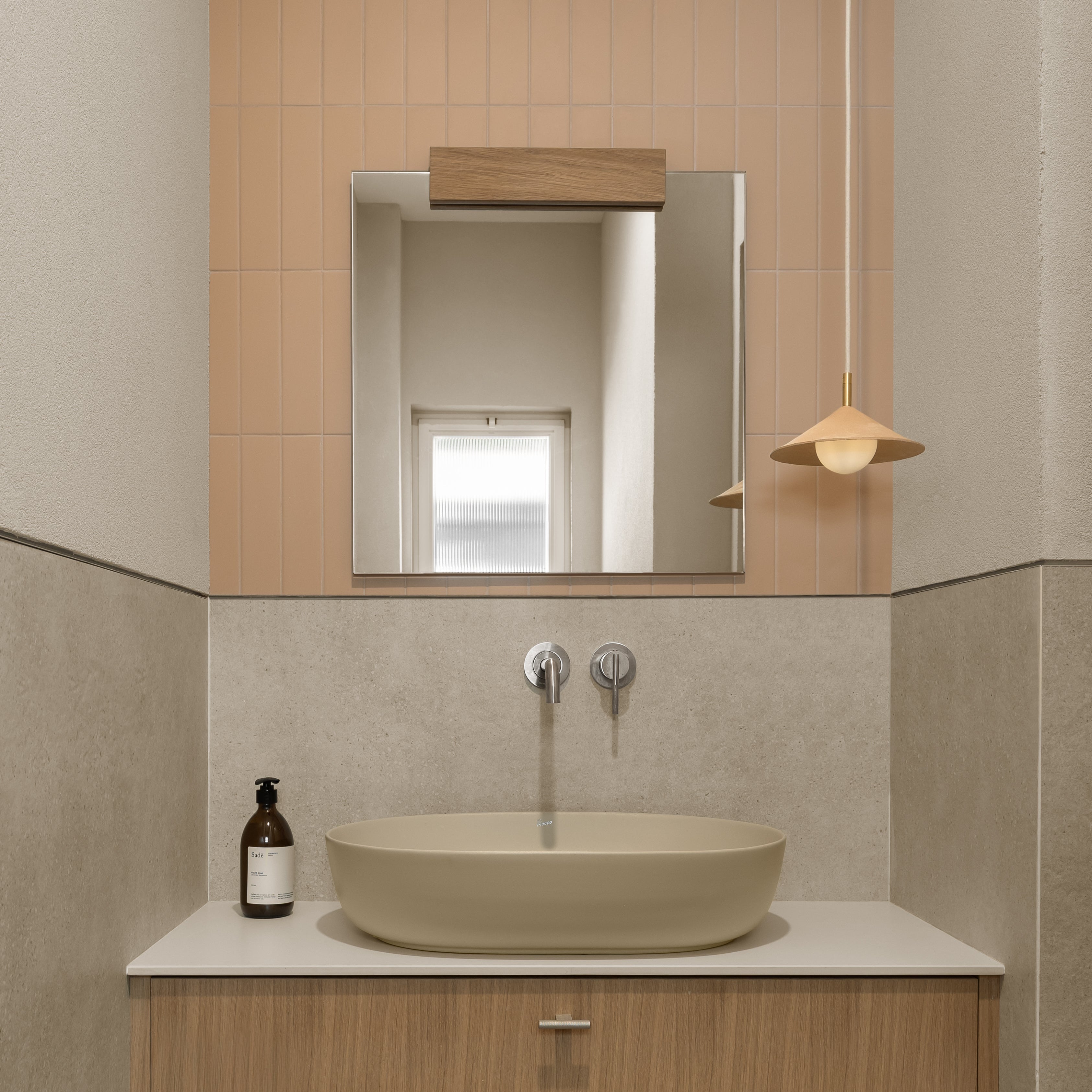 KORA MIRROR 60/60 מראה עם אלמנט עץ