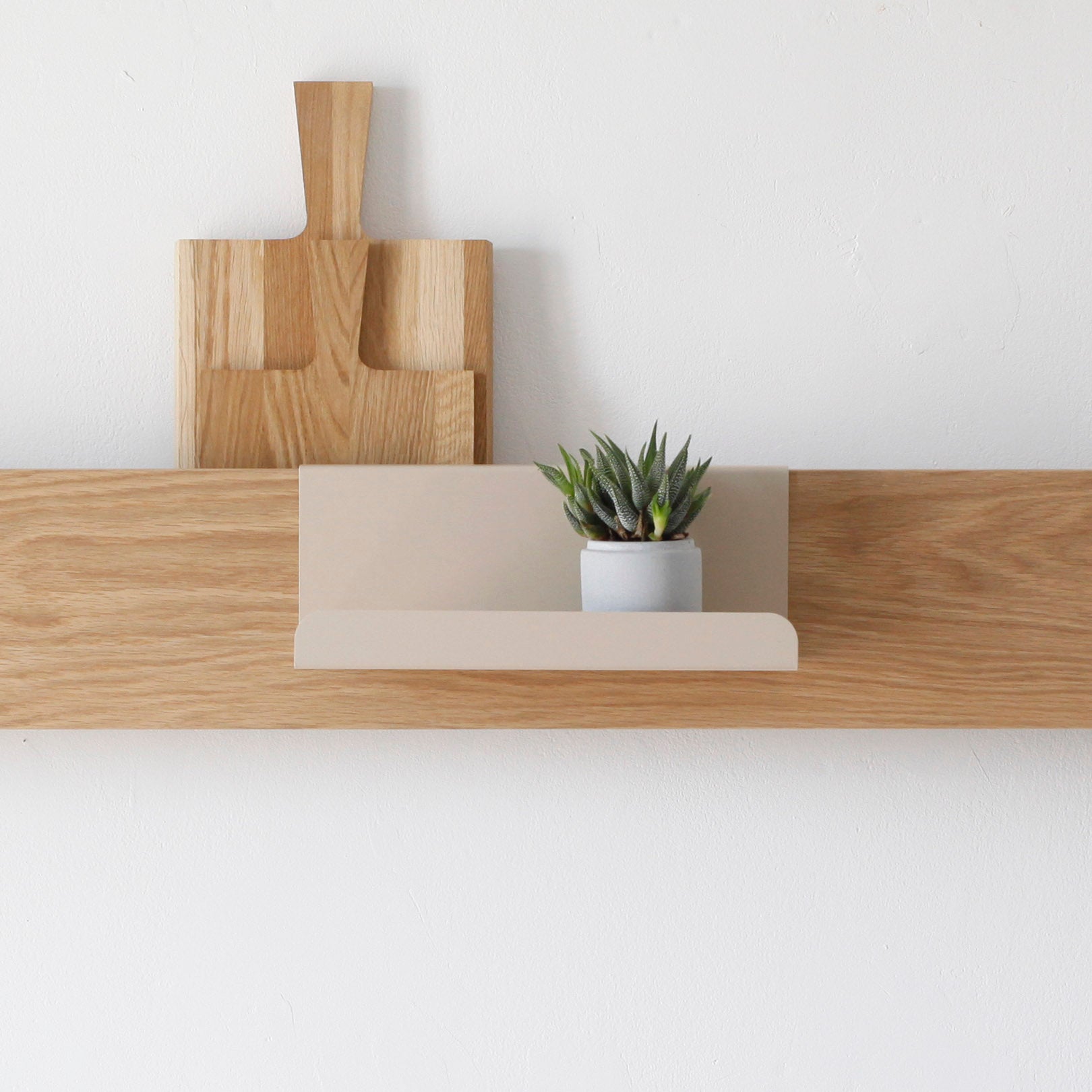 KORA SHELF C-30 מדף מתכת לתלייה על מדף בסיס